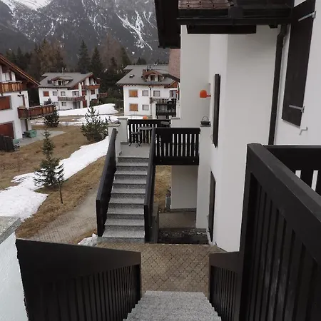 Gloria C4 Apartman *